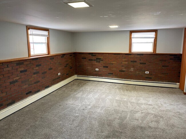 Building Photo - 9 Hall St