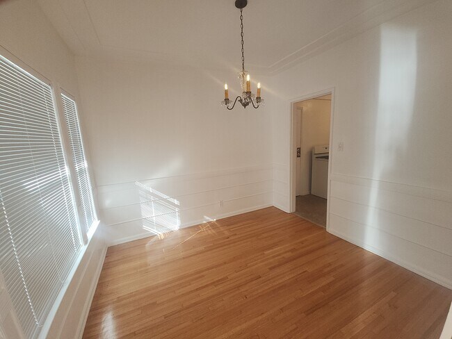 447 OAK APT H DINING ROOM - 447 N Oakhurst Dr