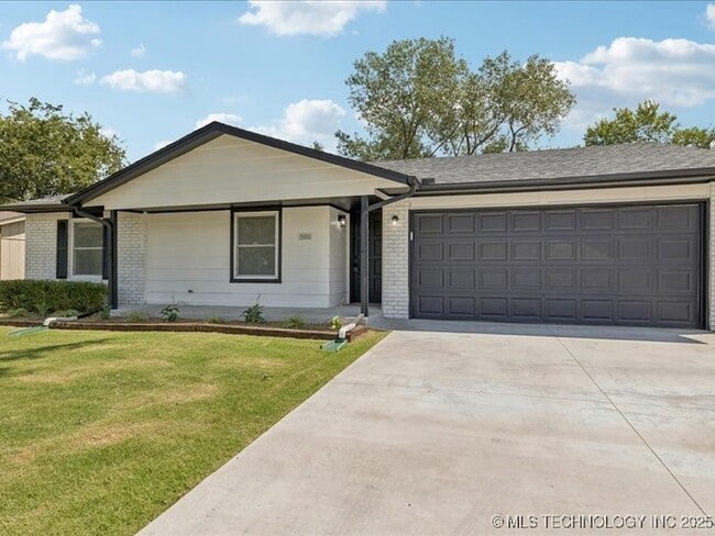 Building Photo - 3001 S Ash Ct