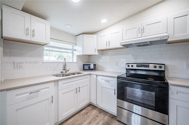 Building Photo - 4504 Oakley St