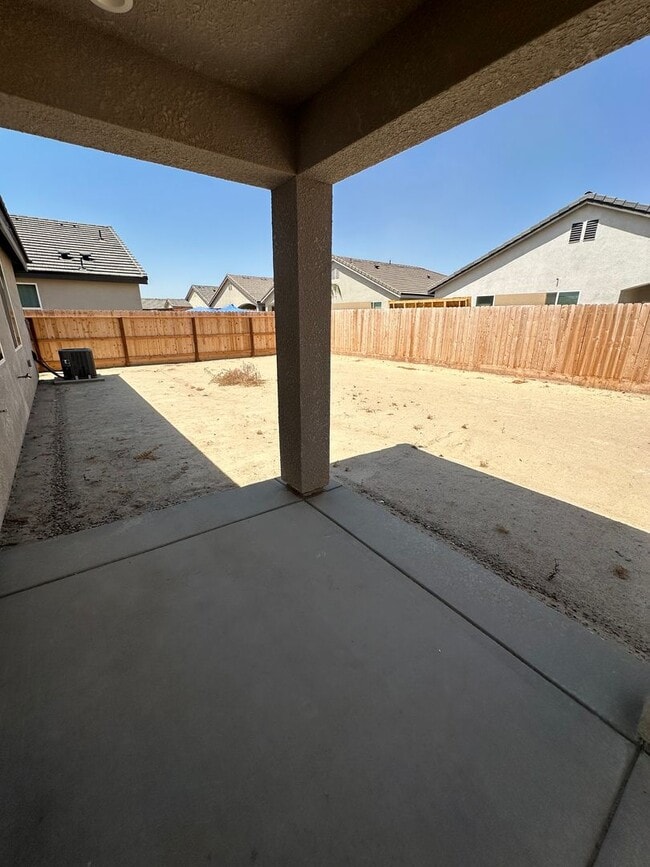 Building Photo - Brand new home in Kerman Ca