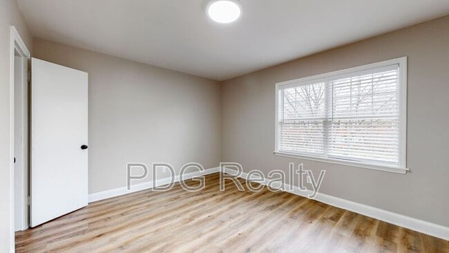 Building Photo - 3833 Chenoweth Ct