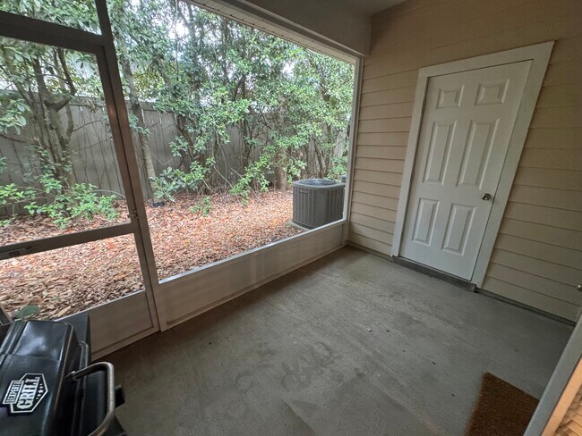 Building Photo - 2508 SW 35th Pl