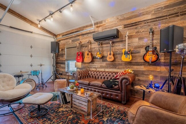 Building Photo - 5200 St Georges Green