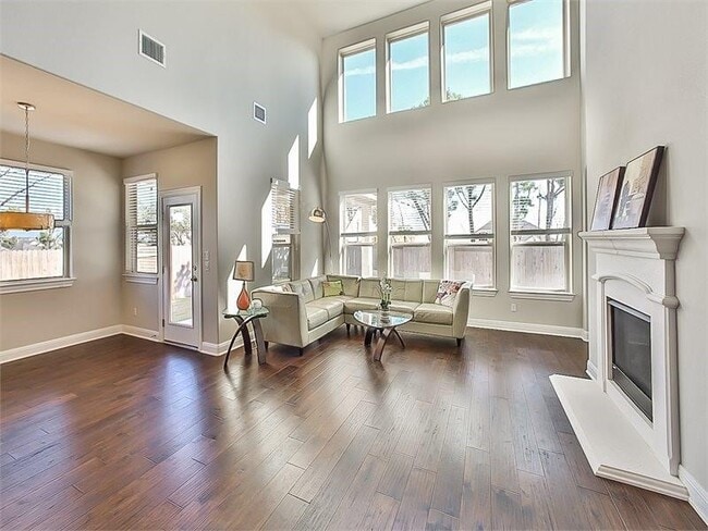 Building Photo - 15601 Cabrillo Way