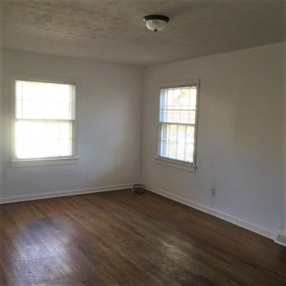 Building Photo - 126 Irene Cir