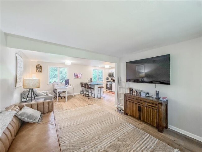 Building Photo - 92 Claireview Dr