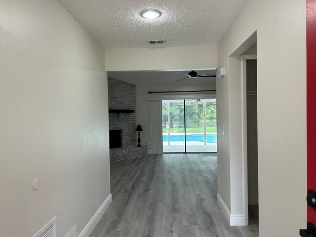 Building Photo - Water view - Pool home