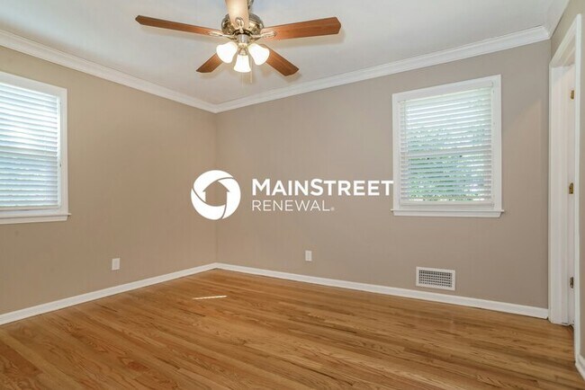 Building Photo - 3 Bedroom Pet-Friendly Home in OVERLAND PA...