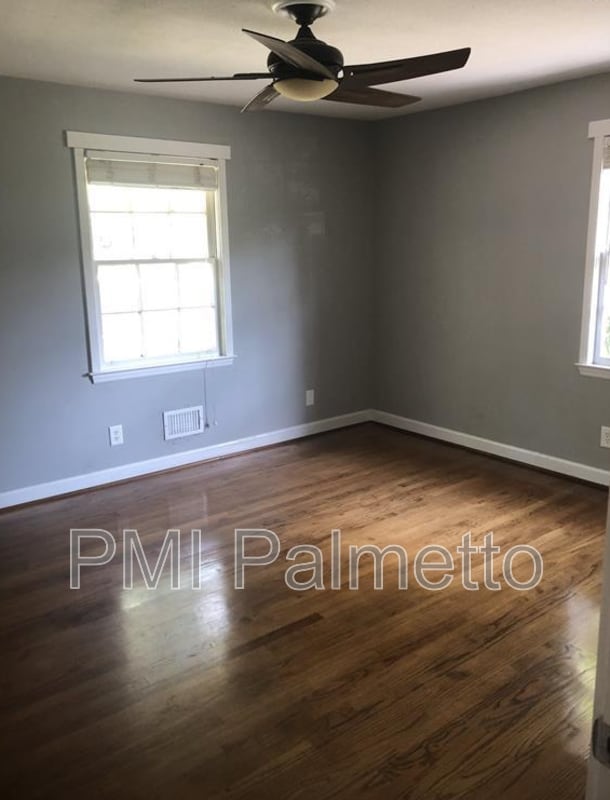 Building Photo - 916 Riverview Dr