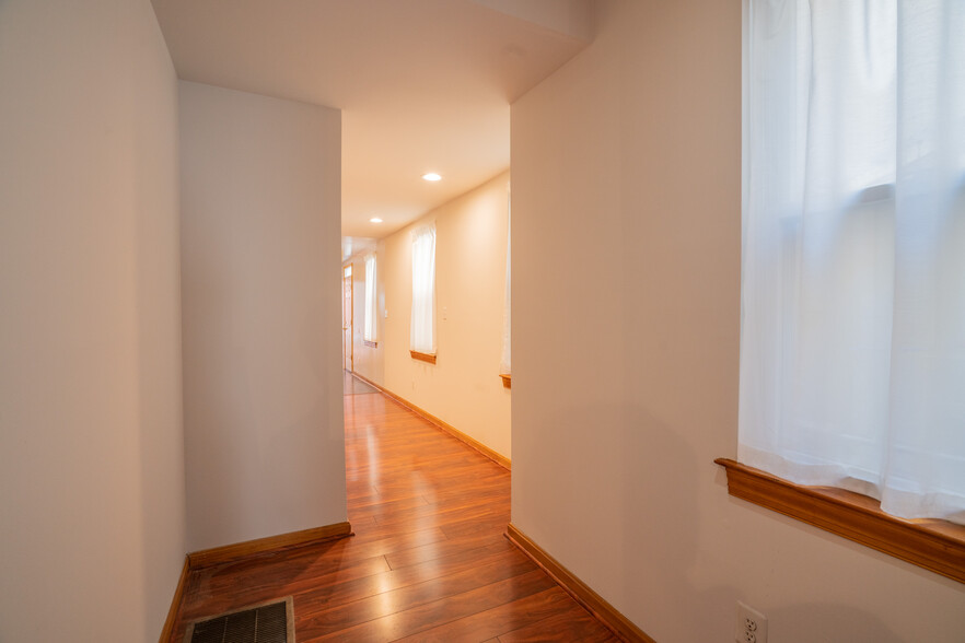 Building Photo - 505 North Washington Street