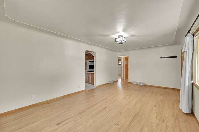 Building Photo - $3,095.00 - 3 Bedrooms, 2 Bathrooms Single Family Home in Arvada with Cozy Fireplace!