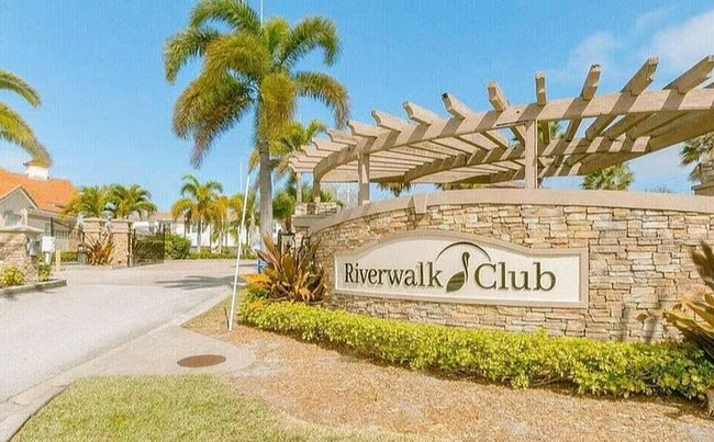 Building Photo - Beautiful FULLY FURNISHED 3 bedroom, 2.5 b...
