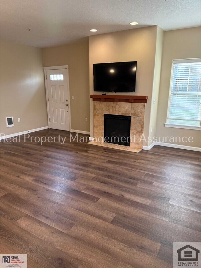 Building Photo - 10651 NE Red Wing Way