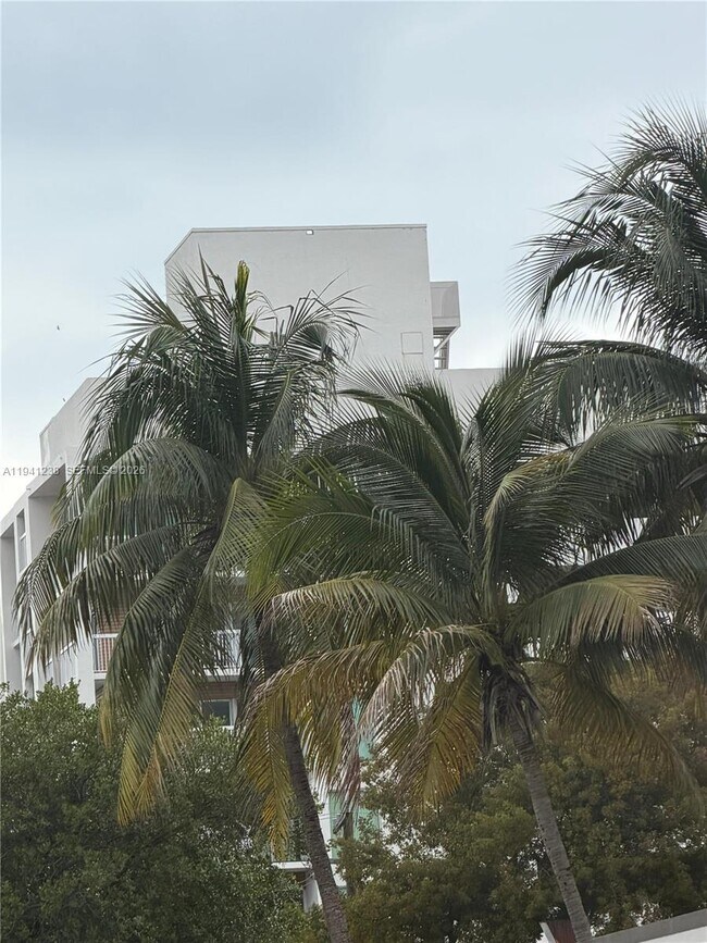 Building Photo - 2740 SW 28th Terrace