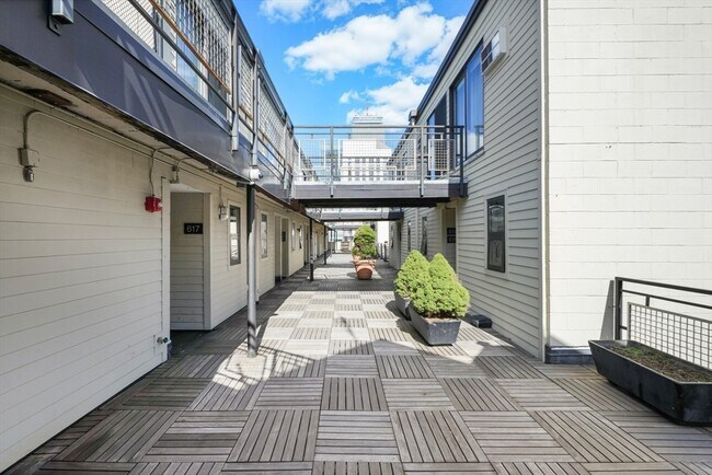 Building Photo - 12 Stoneholm St