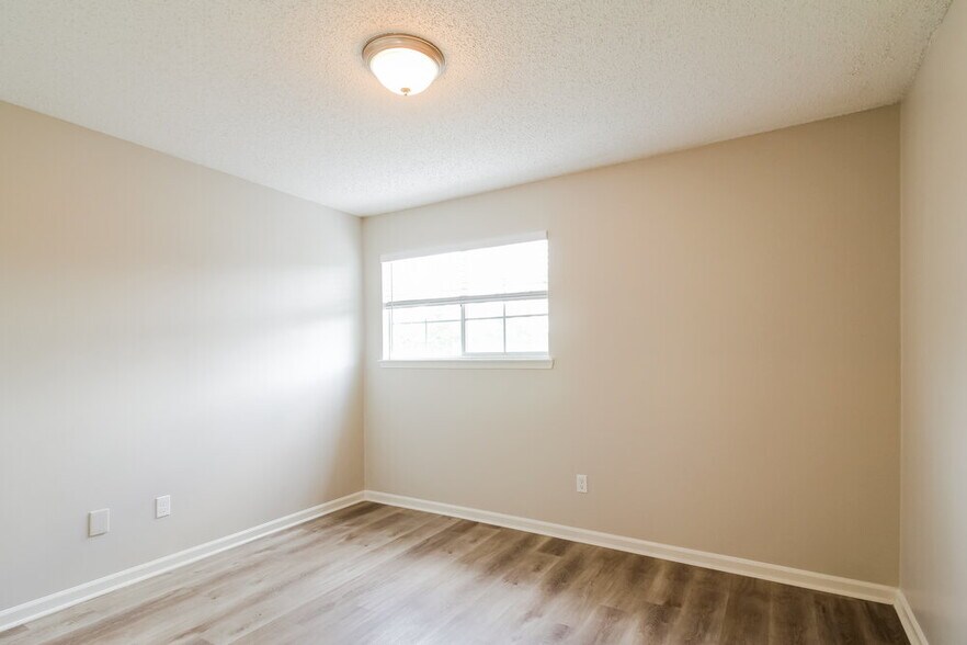 Building Photo - 7849 Moss Pointe Trail W