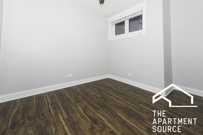 Building Photo - 2346 W Grand Ave