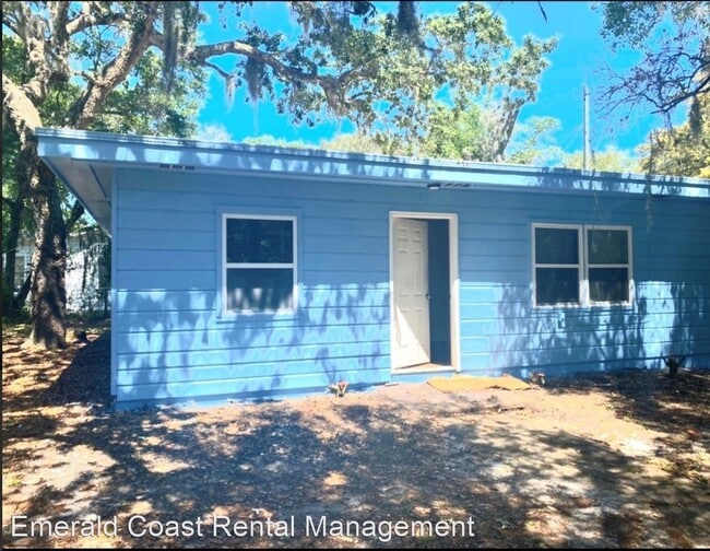 Primary Photo - 3 br, 1 bath House - 25 Oak Street