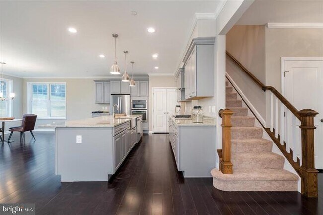 Building Photo - 1201 Regal Ln