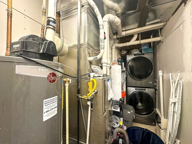 Building Photo - Grand 6bd 4ba Crystal Valley home with an in-law suite!!!