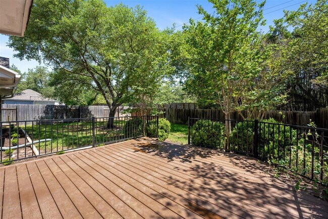 Building Photo - 11032 Crossland Dr