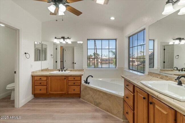 Building Photo - 1414 N Palmsprings Dr