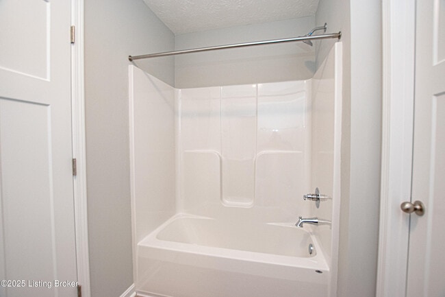 Building Photo - 412 Eagle Pointe Dr