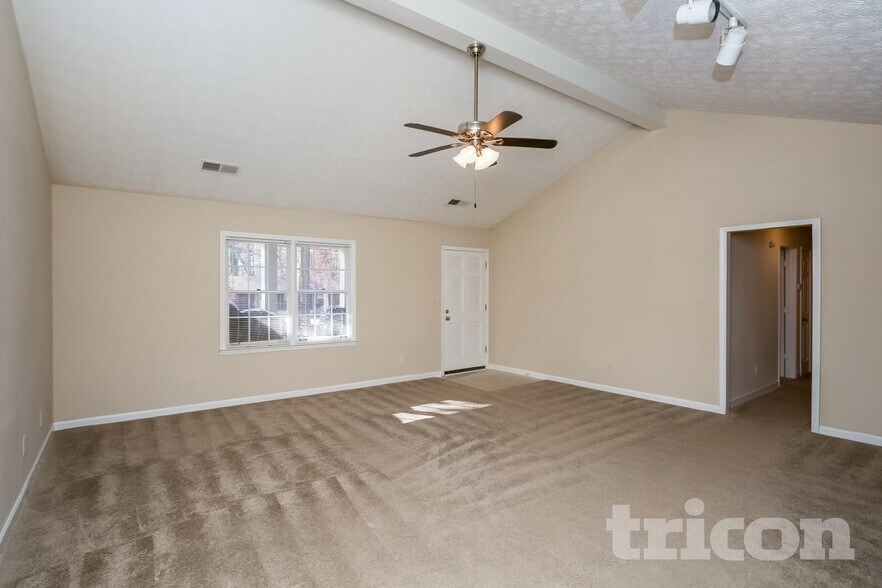 Building Photo - 1631 Quail Run SW