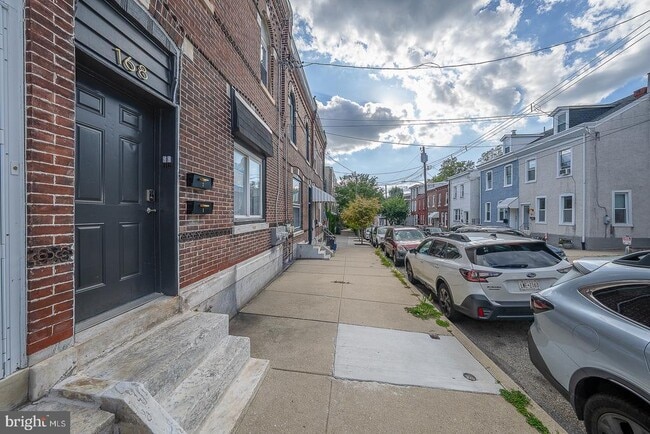 Building Photo - 168 Kalos St