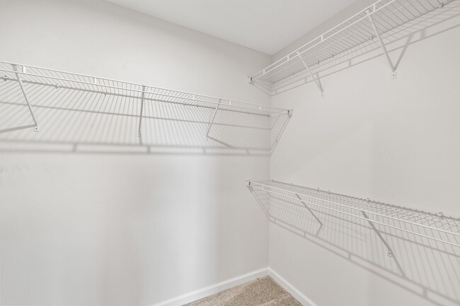 Building Photo - **End Unit 3/3 Townhome in Great Location**