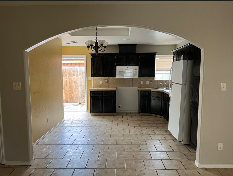 Building Photo - 1804 Agua Fina