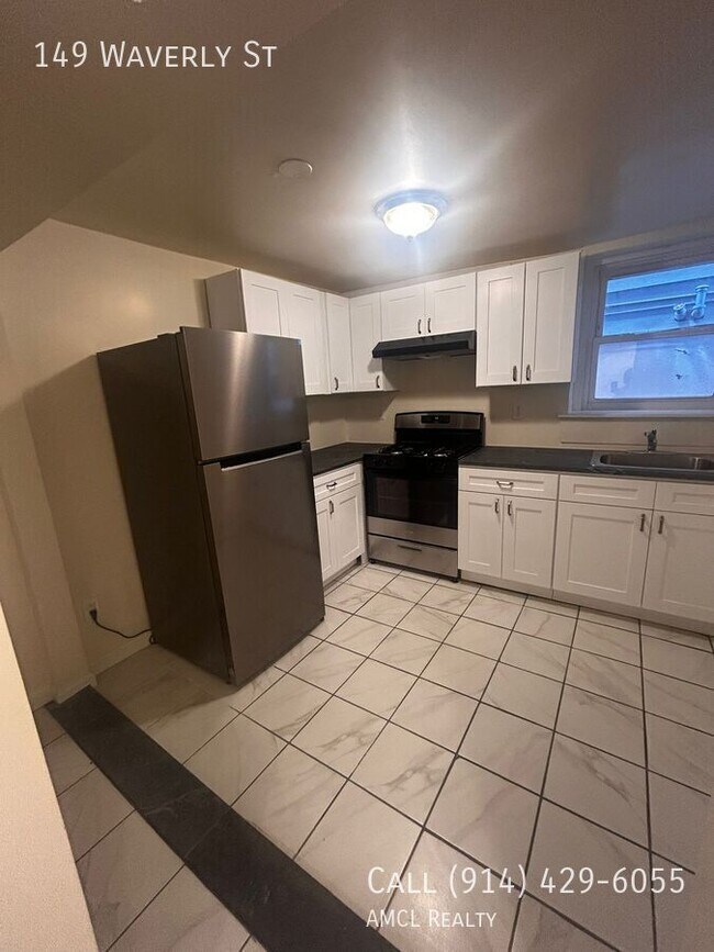 Building Photo - 149 Waverly St