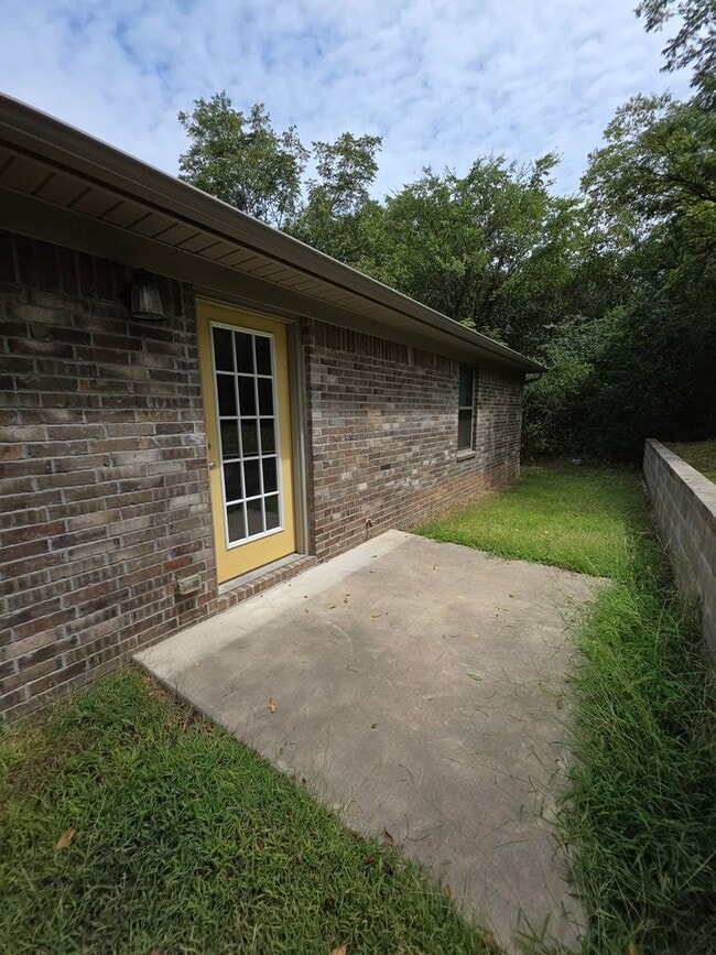 Building Photo - 1601 S Glenwood Ave