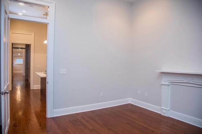 Building Photo - SUPER CUTE 2 Bedroom in Mid- City