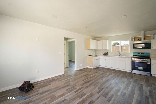 Building Photo - 627 Hood Dr