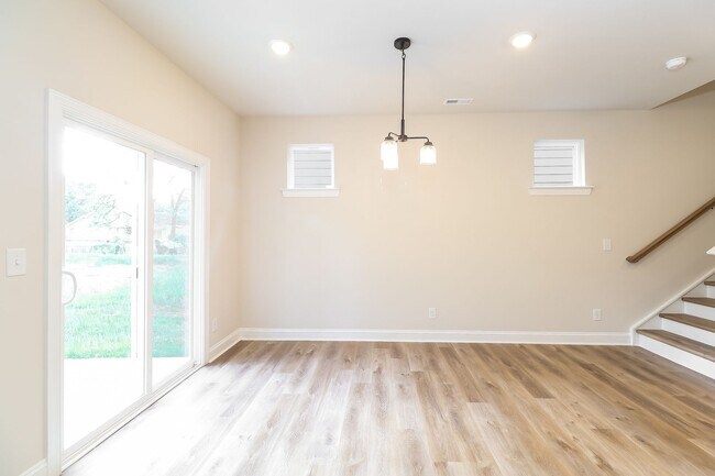 Building Photo - Beautiful 3BR 2.5BA Townhome w/ Full Appliance Kitchen • Garage Parking in Westerly Hills