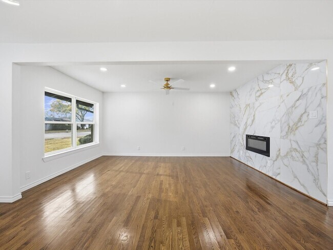 Building Photo - 10209 Casa View Dr