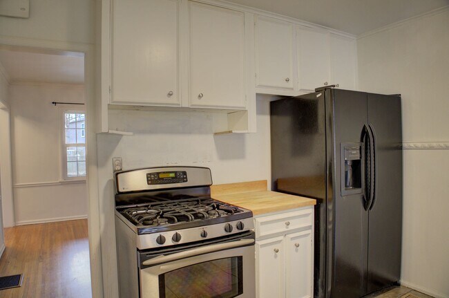 Building Photo - 3-bedroom, 2.5-bath home with mostly hardwood floors