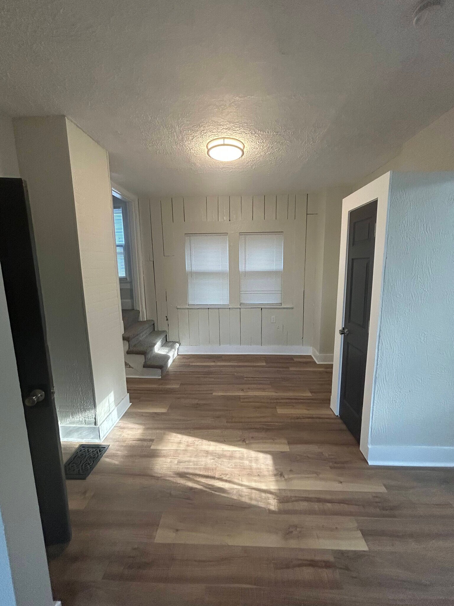 Building Photo - 1603 Manette Pl