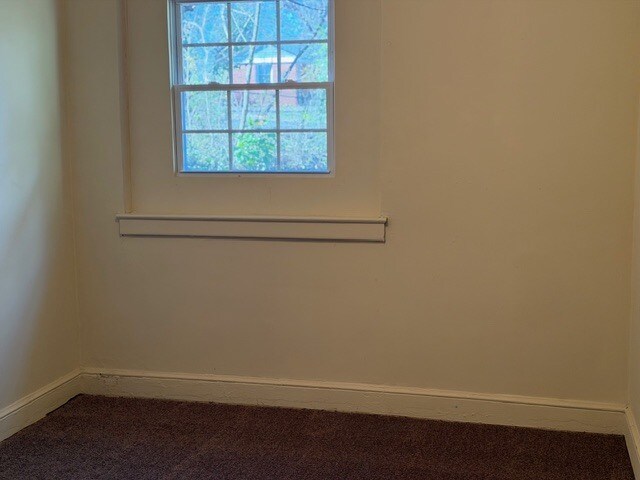 Building Photo - 8 Ridgeway Dr