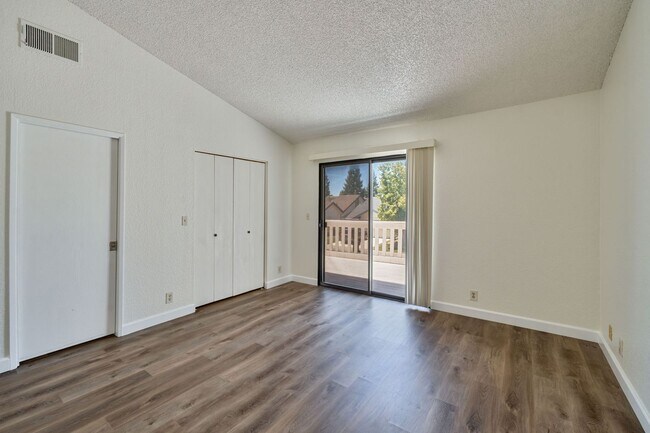 Building Photo - 3 Bedroom Home with Fireplace and LVP Flooring & 2-Car Garage!