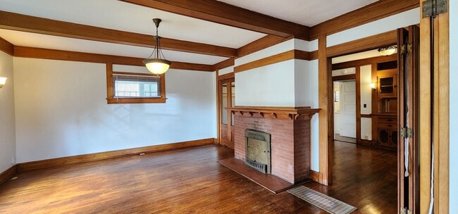 Building Photo - Coronado: Charming 1bd/1.25ba Village Apartment - Front Lower Unit