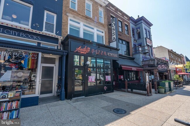 Building Photo - 2460 Ontario Rd NW