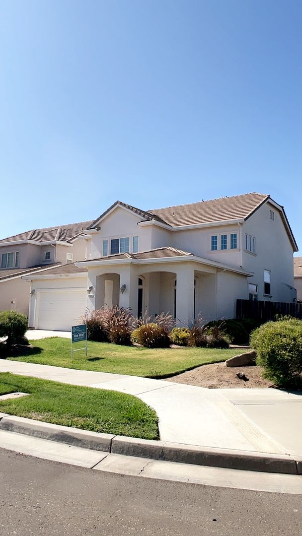 Primary Photo - 1321 Jenner Dr