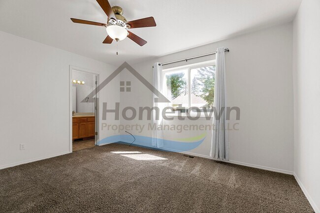 Building Photo - 3 Bedroom 2 Bathroom Home with Attached 2 Car Garage Available in Coeur d'Alene!