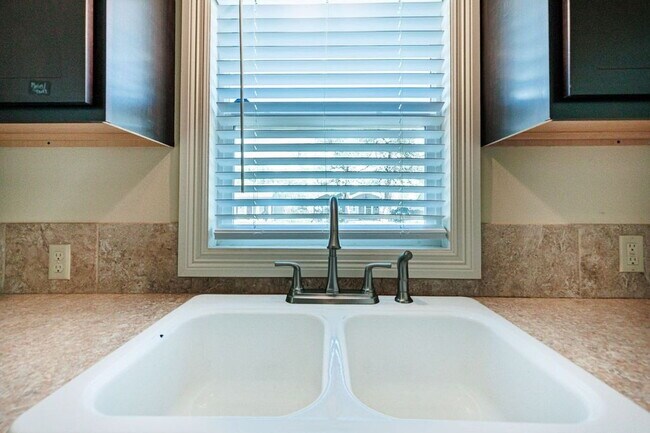 Building Photo - Cute 2 Bedroom Close to Texas Tech