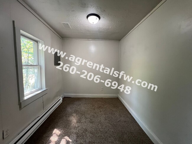 Building Photo - 3 Bedroom House - $200 Off first months rent