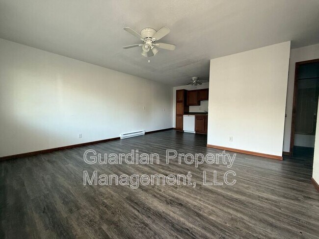 Building Photo - 1135 N College Dr