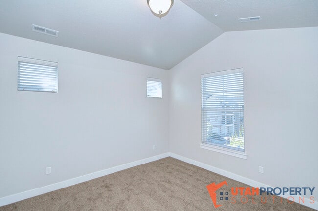 Building Photo - 626 N Sun Peak Dr